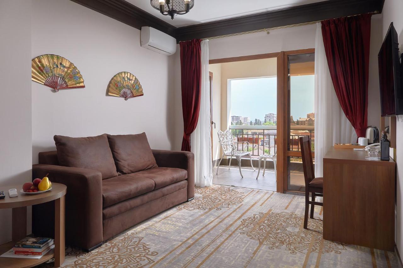 Garuda Boutique Hotel Sukhumi Eksteriør billede